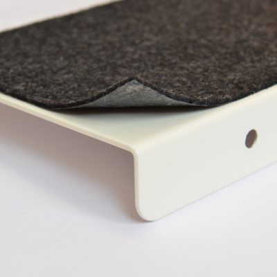 Detailansicht von austauschbarer Filzauflage anthrazit für Katzenkletterstufen von MinouTierliebe®